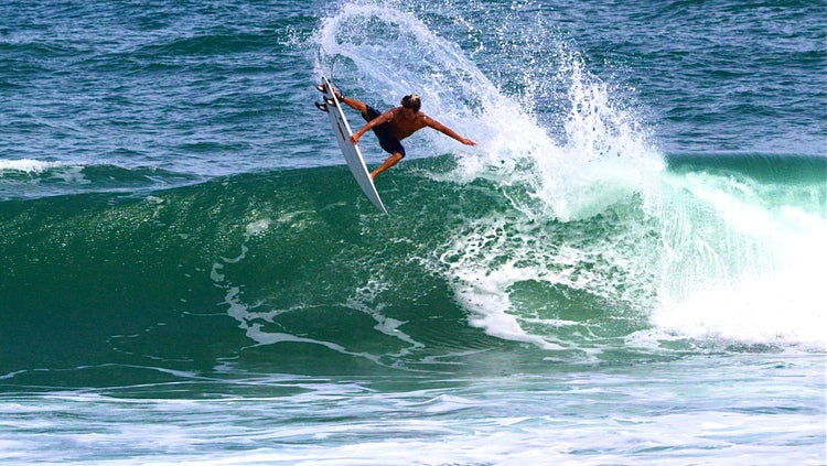 Kyan Yang surfing